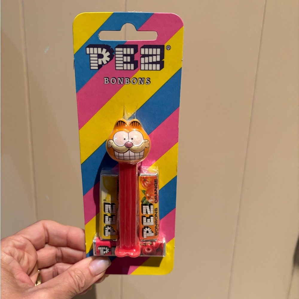 Vintage Garfield PEZ Dispenser on Striped Card Rare Collectible